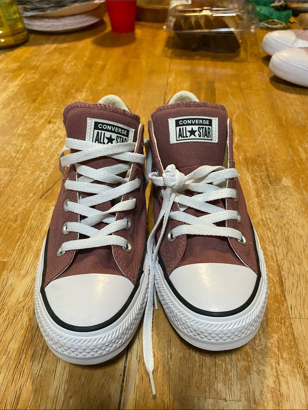 New !!Beautiful Converse Kids Mauve Canvas Low Top Sneakers with White Accents